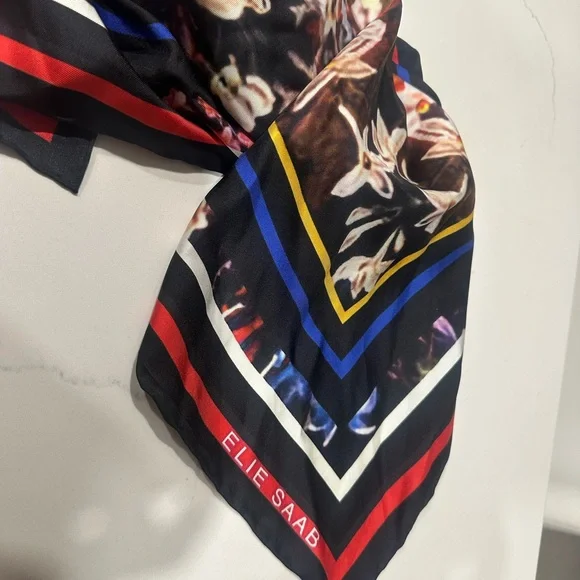 Elie Saab Elegant Floral Silk Scarf Turban - Picture 4 of 6